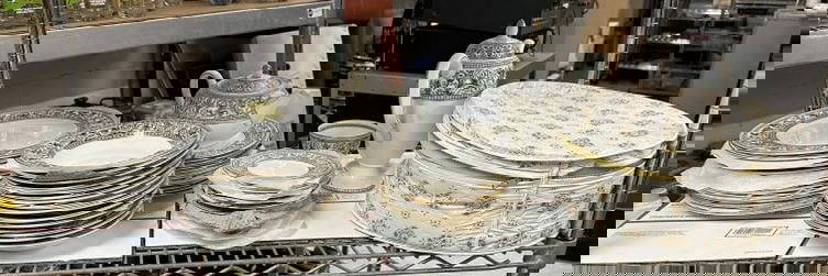 Estate lot of wedgwood dishes, the pattern is Florentine, includes 14 dinner plates, 14 soup bowls,: Estate lot of wedgwood dishes, the pattern is Florentine, includes 14 dinner plates, 14 soup bowls, 12 dessert plates, a tea pot, a coffee pot, 14 small plates, 12 cups, 12 saucers, 1 cup with no hand