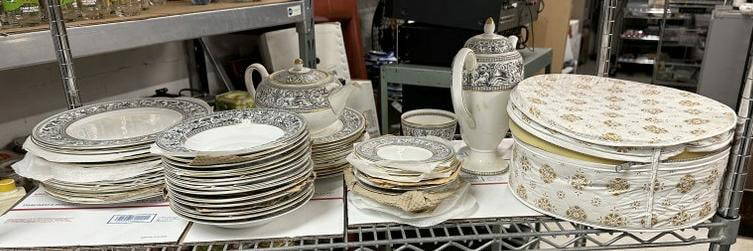 Estate lot of wedgwood dishes, the pattern is Florentine, includes 14 dinner plates, 14 soup bowls,: Estate lot of wedgwood dishes, the pattern is Florentine, includes 14 dinner plates, 14 soup bowls, 12 dessert plates, a tea pot, a coffee pot, 14 small plates, 12 cups, 12 saucers, 1 cup with no hand