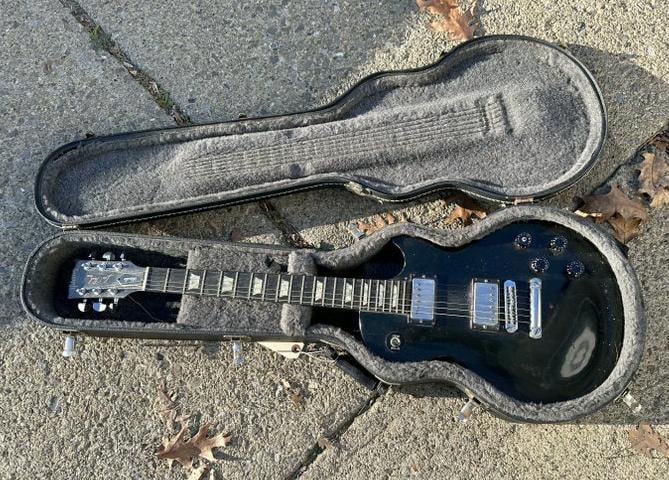 GIBSON vintage LES PAUL Studio guitar with case, from local home, who's son was a musician, and it (1 of 12)