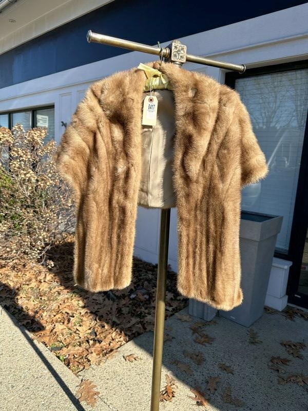 Wonderful mink stole from fine local estate, always taken care of, measures approc. 25" top to (1 of 4)