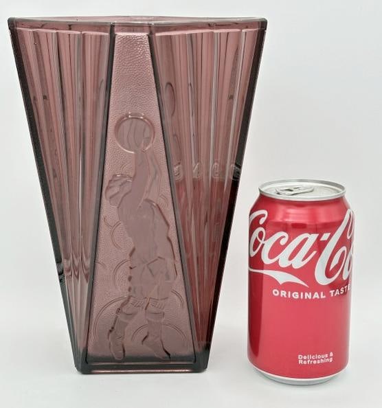Val Saint Lambert - Lux Val, 1936, Olympic Vase, Belgium, amethyst color, ( Le Basketeur ), fine (1 of 4)
