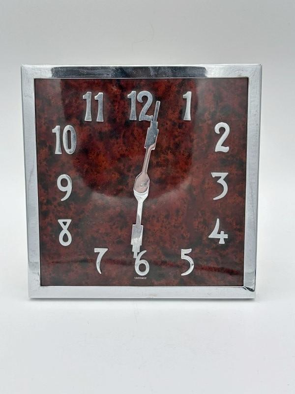 Art Deco Made in Germany chrome & bakelite face table top clock, in very nice condition. Measures (1 of 4)