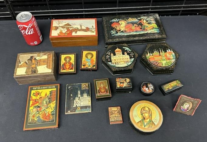 Lot of Russian boxes, small porcelain placque of woman, and some small placques…. (1 of 10)