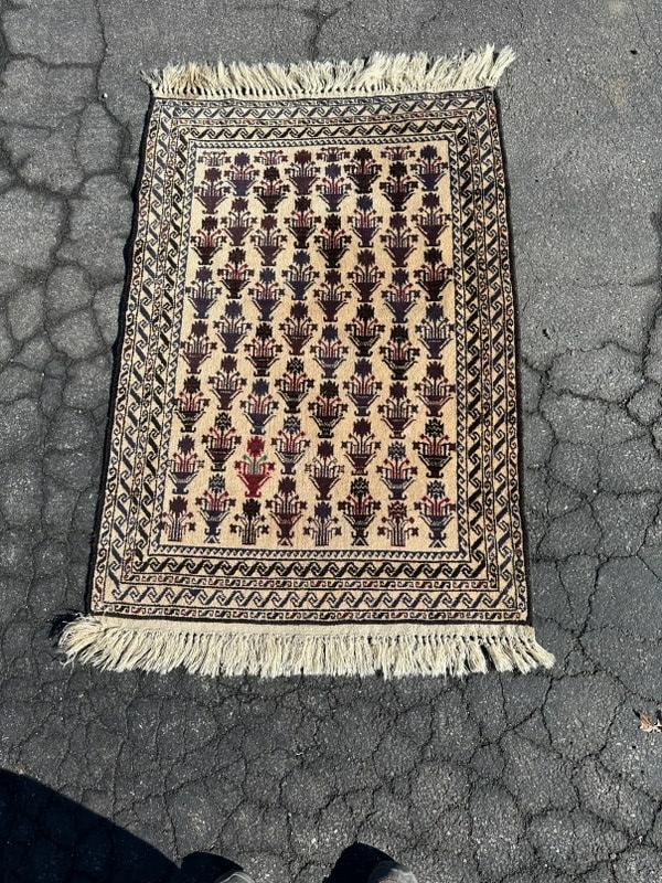 Small wool oriental scatter rug, measures 52" x 36.5", nice overall condition. (1 of 2)
