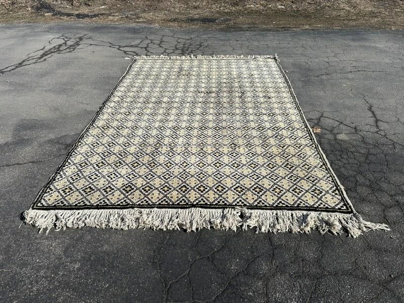MOROC MARRVECUS MOROCOO wool decorative rug, nice overall condition, measures 120" x 84.5". (1 of 5)