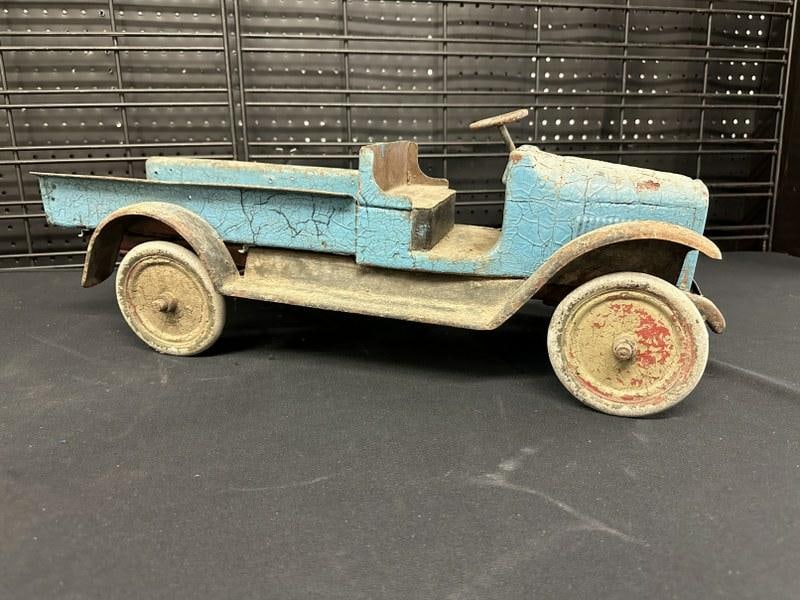 BUDDY L old pressed steel truck, older blue paint over orignal paint, (missing back tail gate ),: BUDDY L old pressed steel truck, older blue paint over orignal paint, (missing back tail gate ), measures 24" long. From Hudson Valley estate basement.