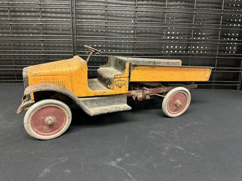 BUDDY L old pressed steel truck with crank lift to dump, old orange paint over original black, (1 of 8)