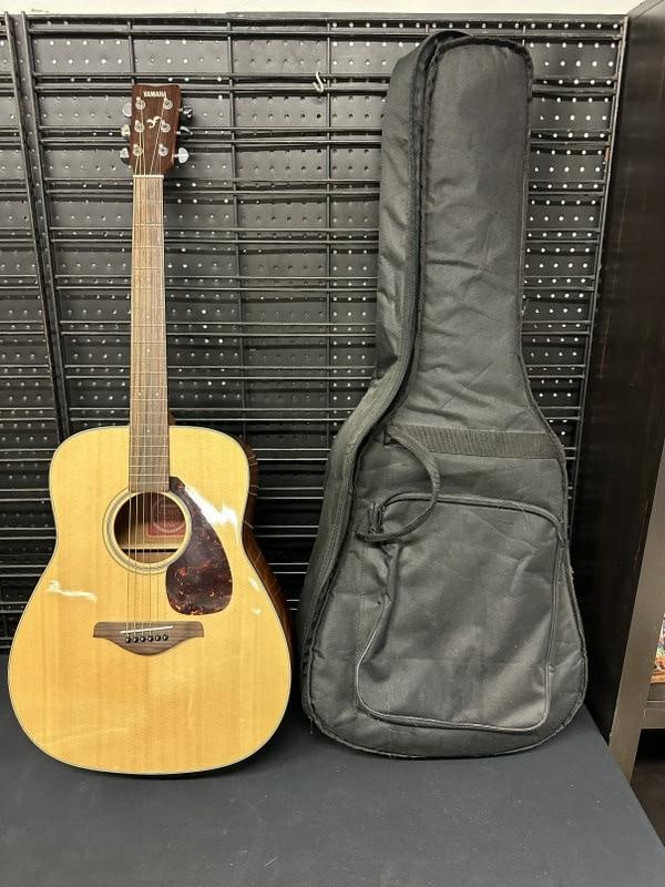 YAMAHA FG 700S acoustic guitar in soft case, very nice condition, always taken care of, Serial (1 of 6)
