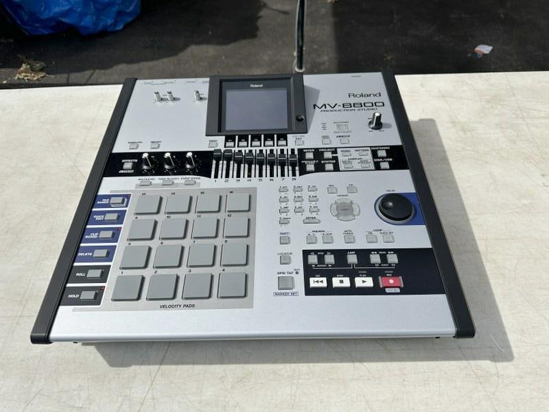 Roland Mv-8800 beat sequence sampler ( in box ) little or no use, ( no cord ). Serial Number: Roland Mv-8800 beat sequence sampler ( in box ) little or no use, ( no cord ). Serial Number ZW22752N.
