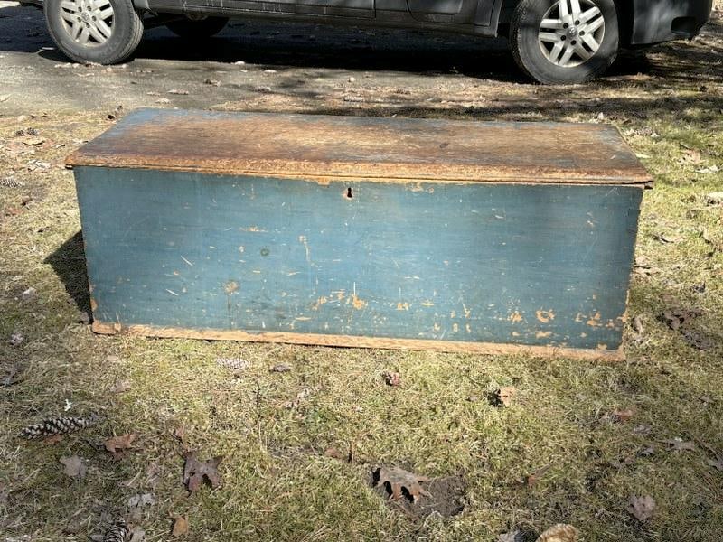Hudson Valley dovetailed blanket box in old blue paint, original hardware, till intact, wonderfully (1 of 4)