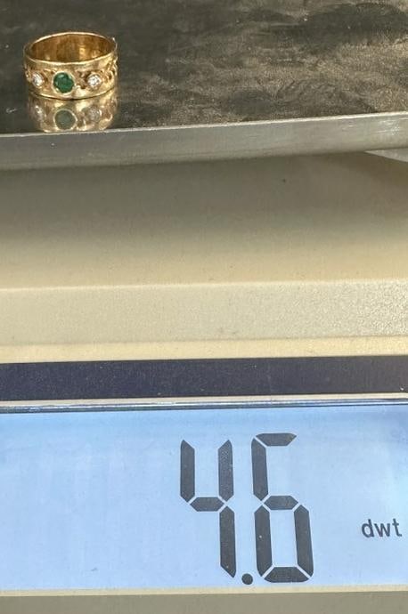 14K ladies diamond & emerald ring, size 6.5. Weighs 4.6 dwt. (1 of 5)