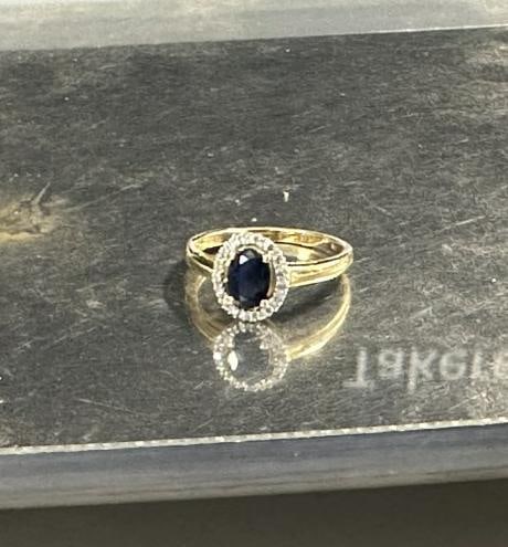 Ladies (18K) saphire with diamonds ring, size 6.5. Nice condition. Weighs 1.5 dwt. (1 of 3)