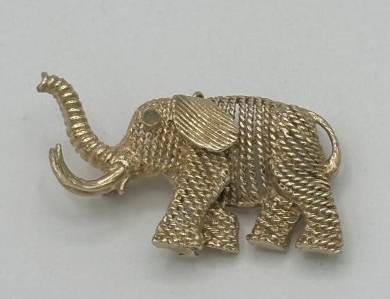 14K Elephant pin ( missing stone that was in eye ), weighs 5.5 dwt. From local estate, measures (1 of 3)
