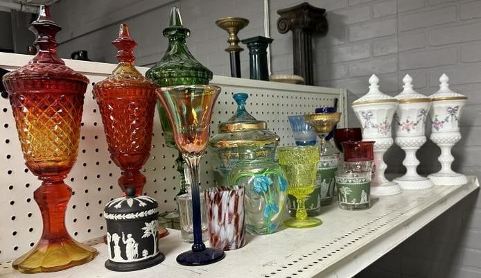 Nice big estate lot of decorative glasswares, (3) Westmoreland covered candy dishes, Wedgwood (1 of 13)