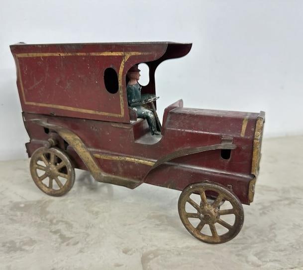 DAYTON pressed steel hill climber truck with handpainted driver intact. Original paint, gentleman (1 of 7)