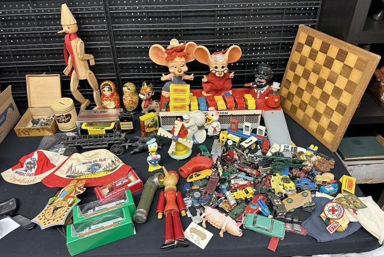 Big estate lot vintage toys, banks ( some advertising ), vehicles ( some in boxes, some as is, as we (1 of 20)