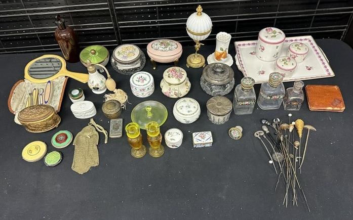 Large lot estate ladies vanity accessories and a few misc. items, from Dutchess County, N.Y. estate, (1 of 11)