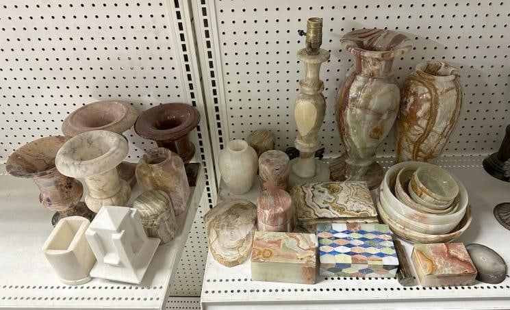 Estate lot of onyx and marble pieces, urns, boxes, etc. Great lot for dealer to sort out…: Estate lot of onyx and marble pieces, urns, boxes, etc. Great lot for dealer to sort out…