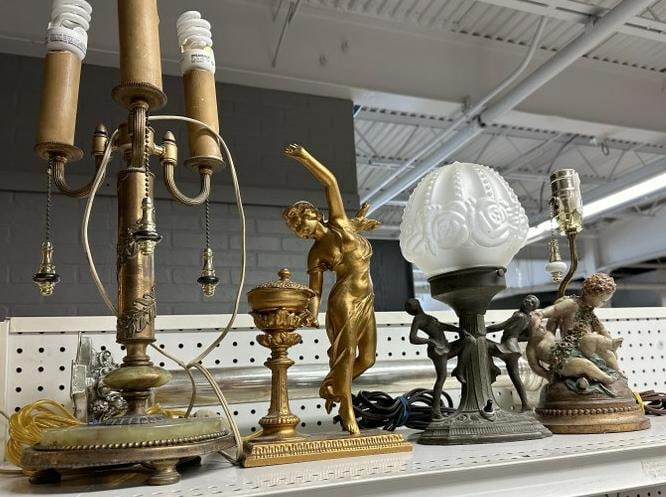 Estate lot lamps including onyx base table lamp, (2) figural table lamps, etc. Good lot for dealer (1 of 6)
