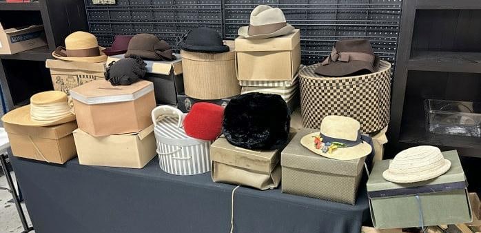 Estate lot vintage ladies hats, in boxes, ( one muff ) and a few men's hats, from six generation (1 of 11)