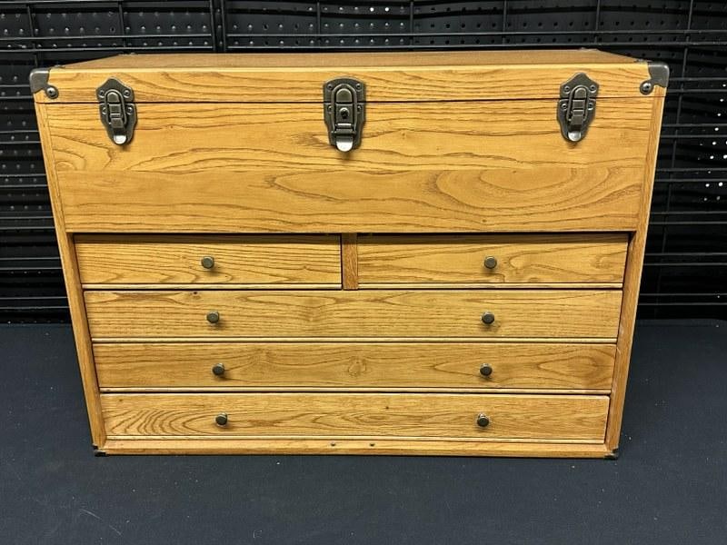 Wonderful contemporary machinist tool chest, oak, not used much, structurally sound and clean..( (1 of 9)