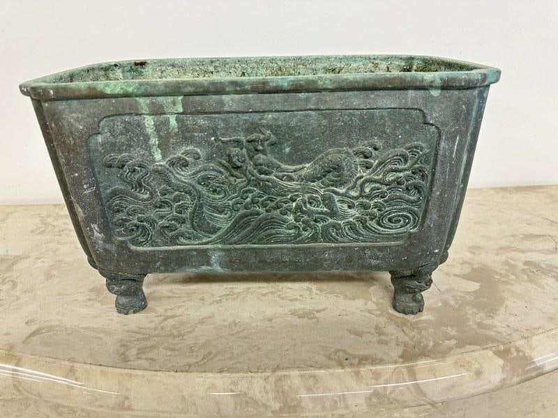 Older ASIAN bronze planter with wonderful green patina, with different scenes on both sides, found (1 of 8)
