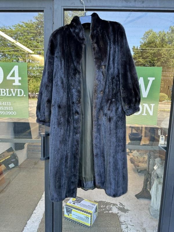 Ladies shear mink coat (1 of 3)