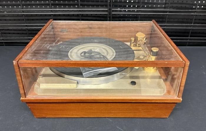 Vintage EMPIRE turntable Model 598, powers up. All stereo & audio equipment in this auction is from (1 of 8)