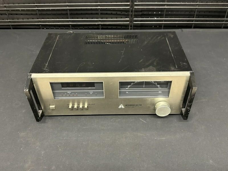 Vintage MITSUBISHI DA-F20 Quartz FM Stereo Tuner, powers up. All stereo & audio equipment in this (1 of 6)