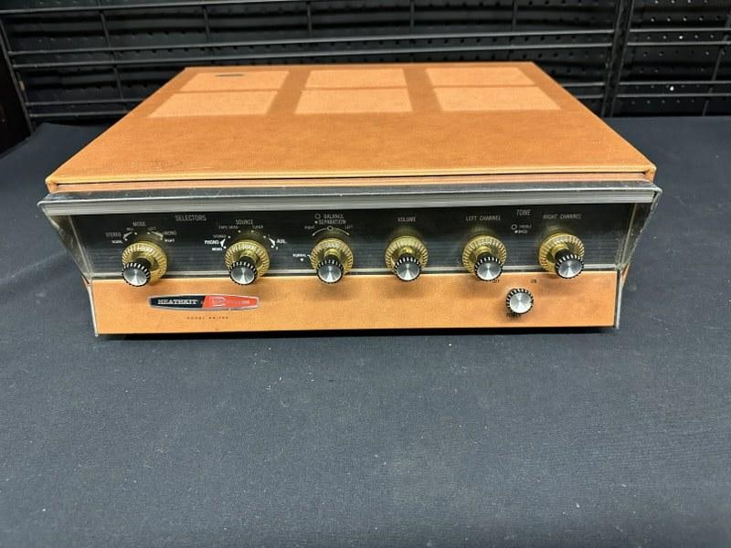 Vintage HEATHKIT Model AA-100 tube amplifier, powers up, appears to be in nice condition.  All (1 of 8)
