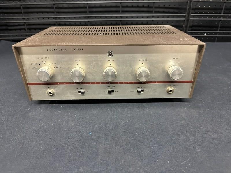 Vintage LAFAYETTE LA 218 tube amplifier, powers up, just as we found it. Serial Number 2516354.  All (1 of 4)