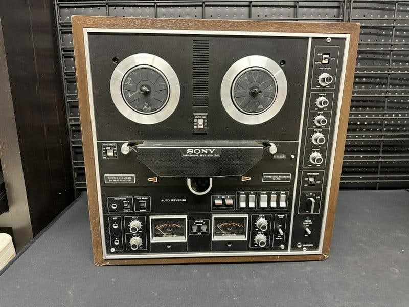 Vintage SONY TC-730 Reel to Reel Bi Directional Recording, powers up. Serial Number is 18414.  All (1 of 8)