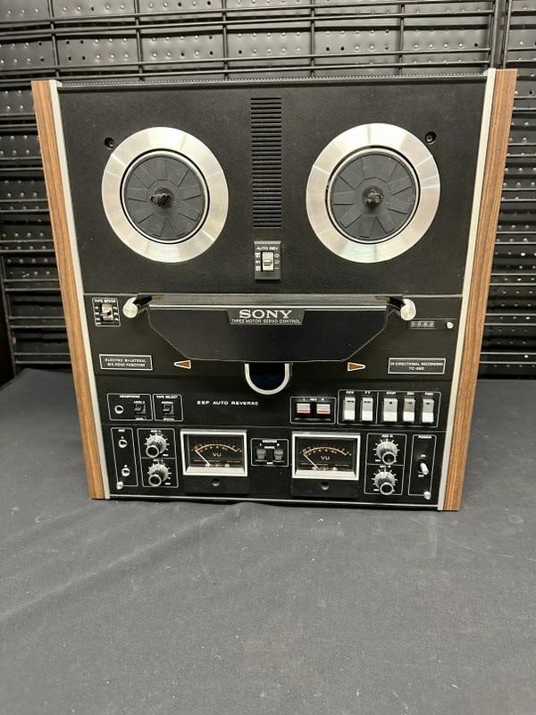 Vintage SONY TC-580 Reel to Reel, Serial Number 21834.  Powers up, nice & clean.  All stereo & audio (1 of 5)