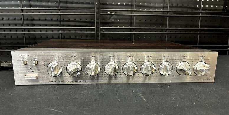 Vintage Onkyo E-30 Equalizer. This unit powers up but has not been tested. There is some minor (1 of 5)