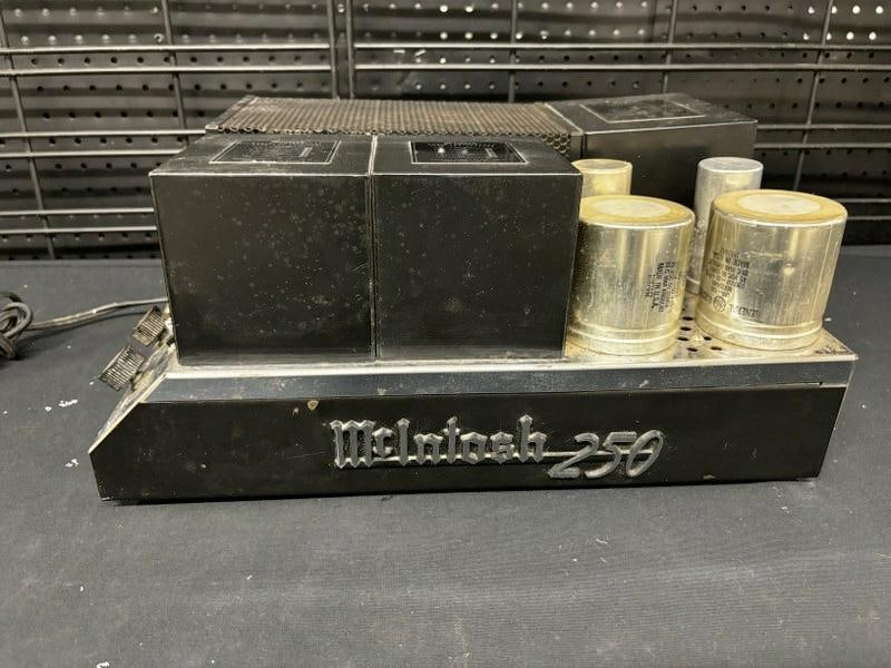 Vintage McIntosh 250 Twin 50 Watt Stereo Solid State Amplifier.Serial number 71486. Unit has surface (1 of 4)