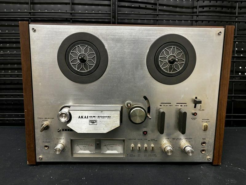 Vintage audio, Akai GX-4000D Reel to Reel. Glass X'Tal Ferrite Head. Serial number 40221-03323. (1 of 5)