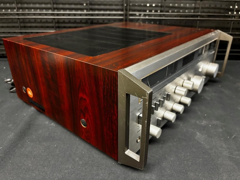 Vintage audio, Mitsubishi DA-R20 stereo receiver. Serial number US 00601. In great cosmetic shape.: Vintage audio, Mitsubishi DA-R20 stereo receiver. Serial number US 00601. In great cosmetic shape. Unit powers up but has not been tested. All stereo & audio equipment in this auction is from a (ONE) 