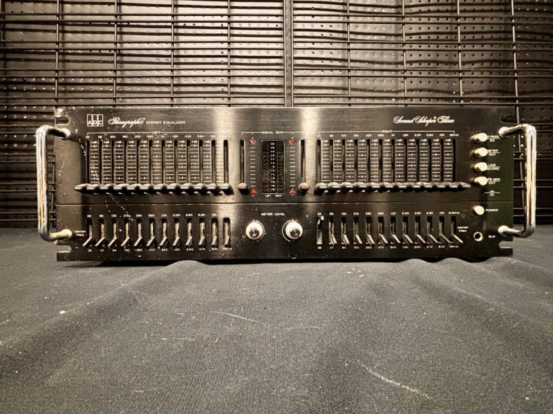 Vintage audio, ADC SS-3 paragraphic equalizer. Serial number 102688. Unit powers up but has not been (1 of 4)