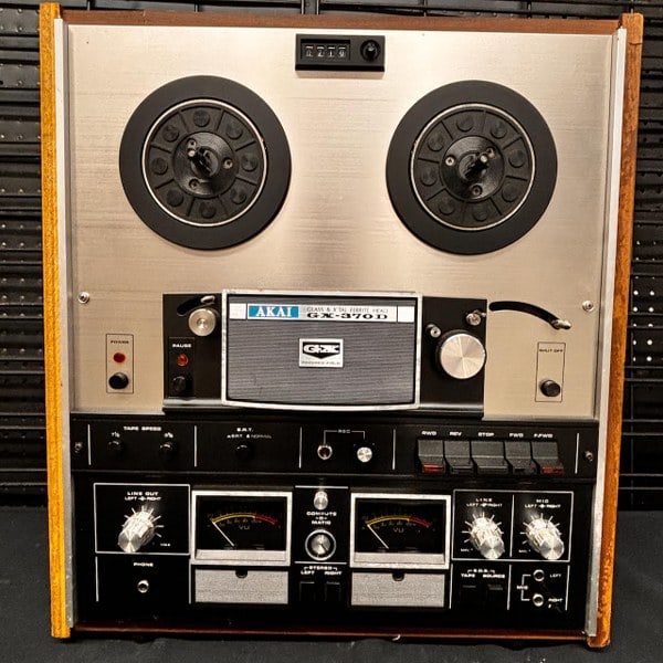 Vintage audio, Akai GX-370D reel-to-reel tape deck. Serial number 71011-01823. Unit powers up but (1 of 6)