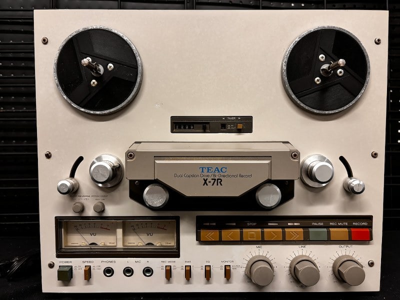 Vintage audio, Teac X-7R bi-directional reel-to-reel deck. Serial number 22262 13. Unit powers up: Vintage audio, Teac X-7R bi-directional reel-to-reel deck. Serial number 22262 13. Unit powers up but has not been tested. All stereo & audio equipment in this auction is from a (ONE) owner estate in 