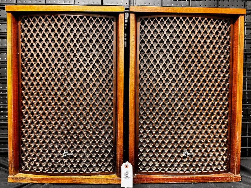 Vintage audio, Sansui SP-2500 cabinet speakers. Serial numbers 92010077 and 92010108. Speakers are (1 of 11)