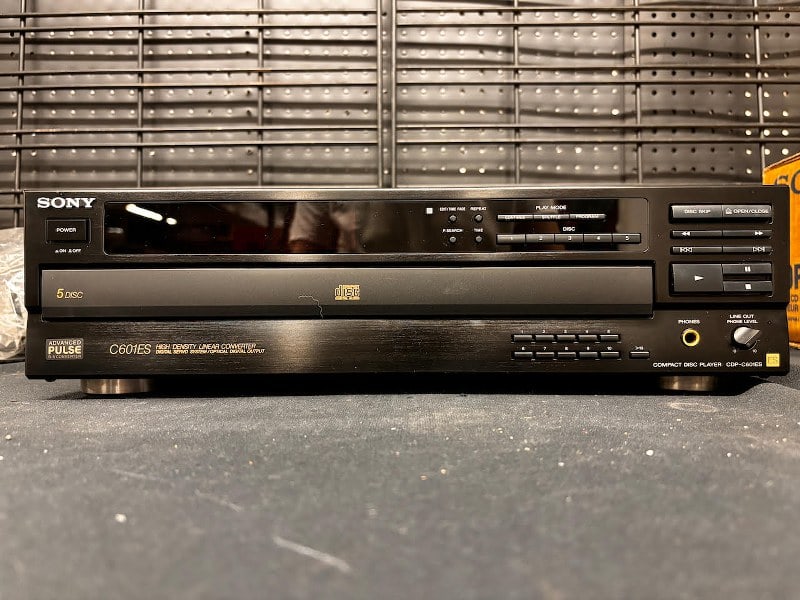 Vinatge audio, Sony C601ES compact disc player with 5-disc capacity. Serial number 802021. Comes (1 of 6)
