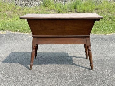 Nice country pine doughbox, dovetailed sides, lid intact, from country home in Hudson Valley,