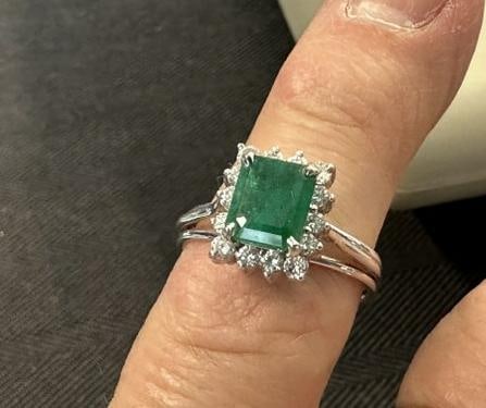 14k Ladies emerald and diamond cocktail ring, from local estate weighs 3.3 pennyweight, size 8. Nice (1 of 5)