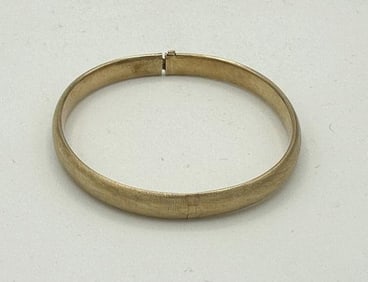 14k ladies bracelet, weighs (5 ) pennyweights, clasp doesn't look fully, may need a tweak….