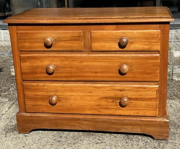 Nice country chest of drawers, from Hudson Valley estate, hardwood, possibly maple or birch (?),: Nice country chest of drawers, from Hudson Valley estate, hardwood, possibly maple or birch (?), structurally sound. Measures 32" high x 42" wide x 19.5" deep. Has nice patina..