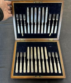 Beautiful English boxed set of sterling silver fruit knives and forks, with mother of pearl handles,