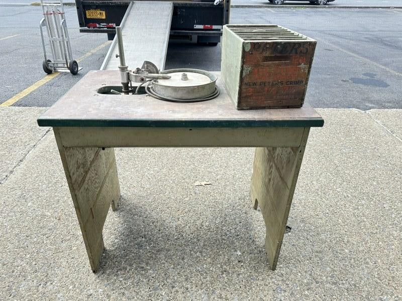 Stone Faceting and Cabochon electric machine, with box of grinding disks, from local estate, working (1 of 4)