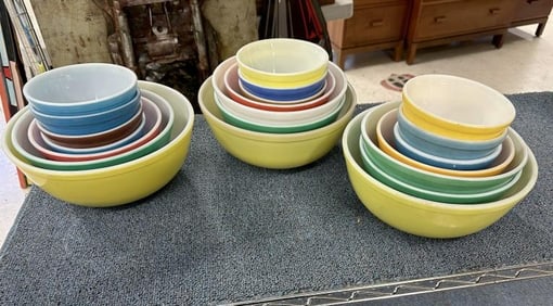 (21) PYREX bowls, assorted sizes, nice estate condition, just as we found them.