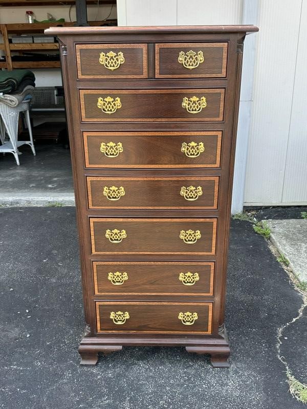 Contemporary Stickley mahogany 7 drawer lingerie chest, very nice condition, from nice estate,: Contemporary Stickley mahogany 7 drawer lingerie chest, very nice condition, from nice estate, measures 52" H X 25" W X 16" D.